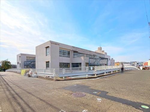 横浜市立新石川小学校まで950m