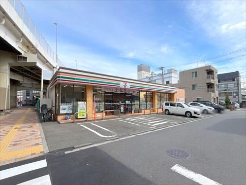 セブンイレブン横浜神奈川2丁目店160m