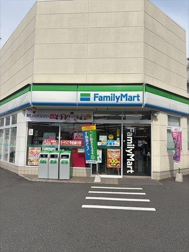 ファミリーマート（270ｍ）