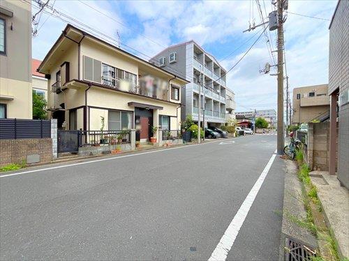現地側から前面道路(2026年7月撮影)