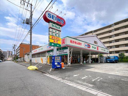 ドラッグセイムス京町店まで500m