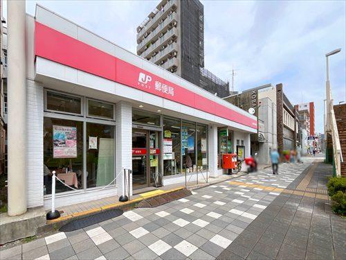 鶴見市場郵便局まで390m