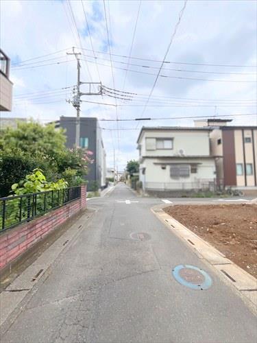 東側前面道路‐2026年7月撮影