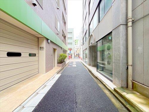 北西側前面道路(2026年9月撮影)