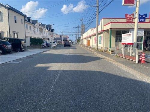 東側前面道路