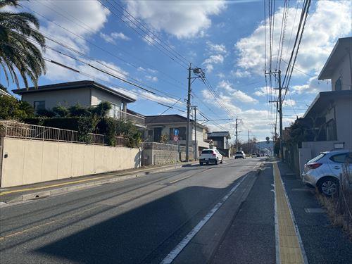 前面道路（北から）