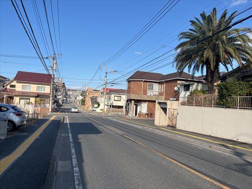 前面道路（南から）