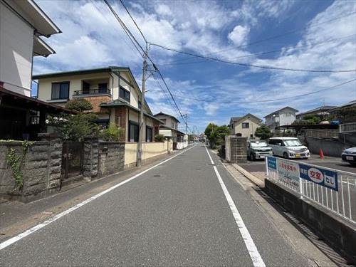 前面道路（南から）