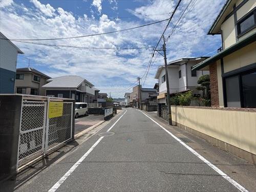 前面道路（北から）