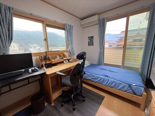 東側洋室（約6帖）