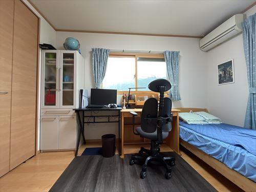 東側洋室（約6帖）