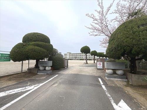 引野中学校まで660ｍ