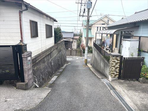 北東側道路（私道）北西方向