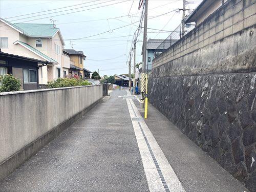 北西側道路（公道）北東方向