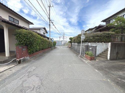 前面道路（西側方向）2024年7月撮影