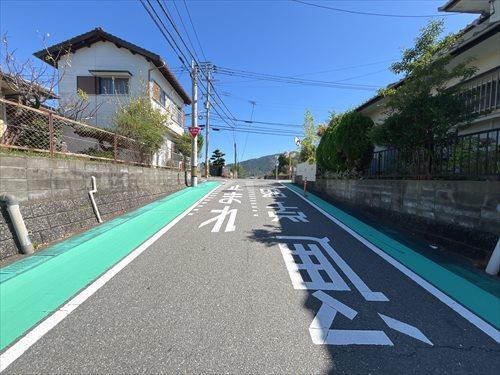 北側前面道路（東側方向）