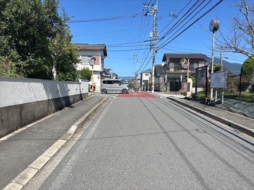 東側前面道路（北側方向）