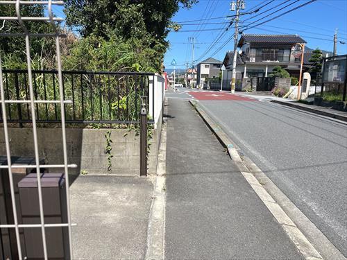 東側前面道路（北側方向）