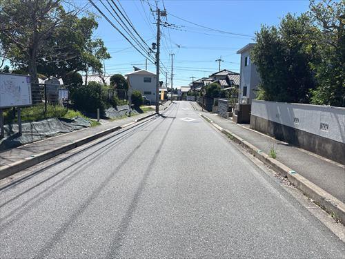 東側前面道路（南側方向）