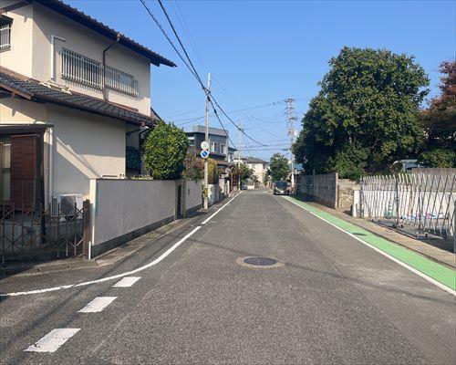 北東側前面道路