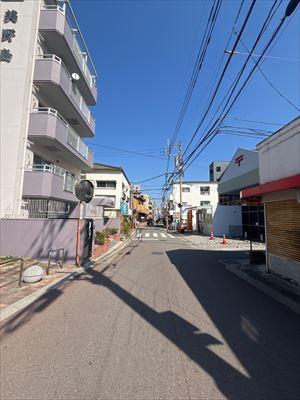 南東側前面道路