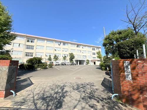 友泉中学校（880ｍ）