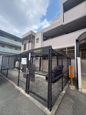 敷地内バイク置場