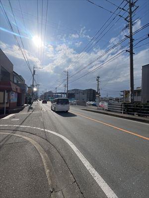 北西側前面道路（東→西）