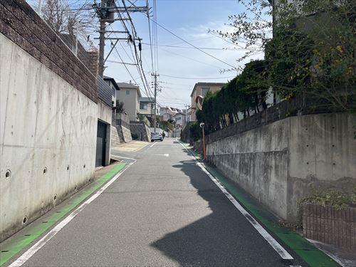 前面道路（北西から）