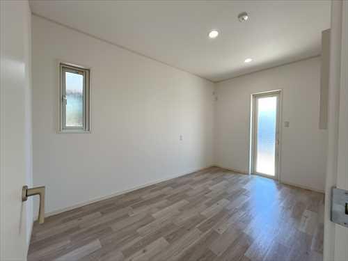 道路側／1階納戸6.0帖