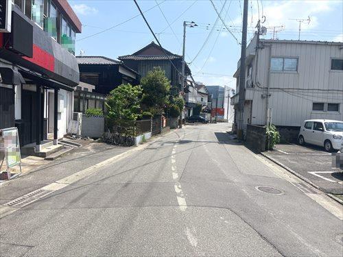 前面道路（東側方向）