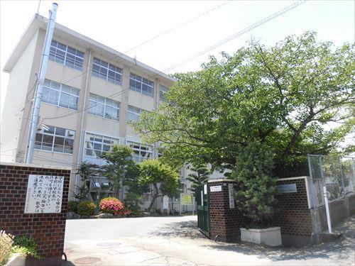 長丘小学校