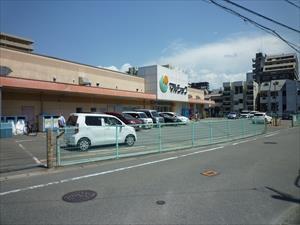 マルショク吉塚駅東店まで520ｍ
