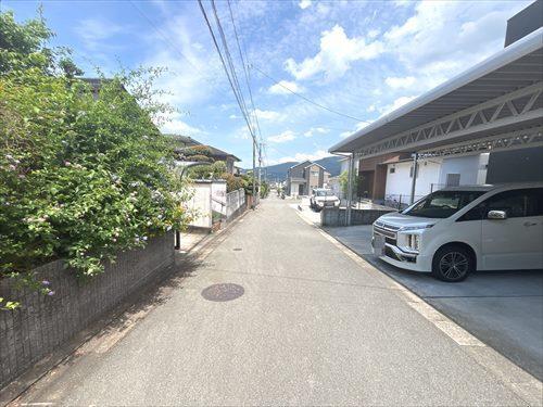 前面道路（東側方向）