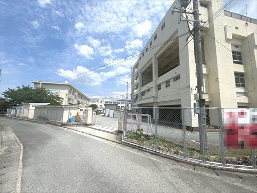 金武小学校まで1,730ｍ