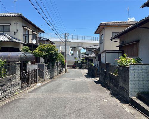 前面道路（南西から）