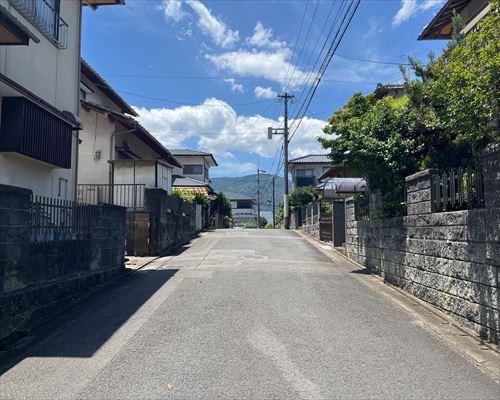 前面道路（北東から）