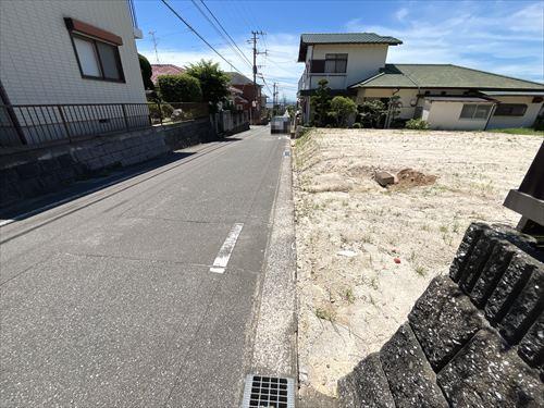 東側前面道路（南側方向）