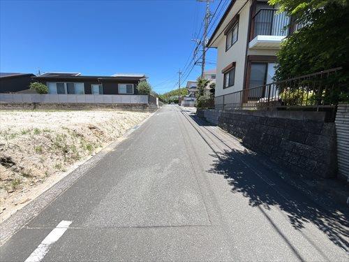 東側前面道路（北側方向）