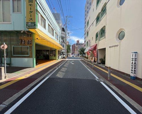 東側前面道路（北から）