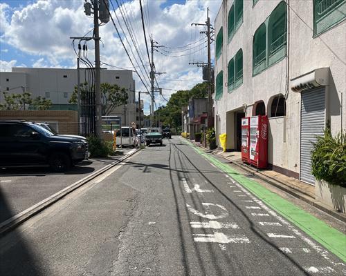 南側前面道路（東から）