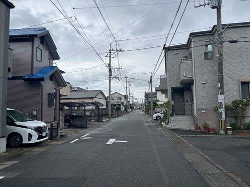 北西側前面道路（幅員：約6.9ｍ）