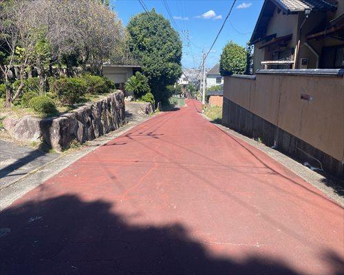 西側前面道路（南→北）