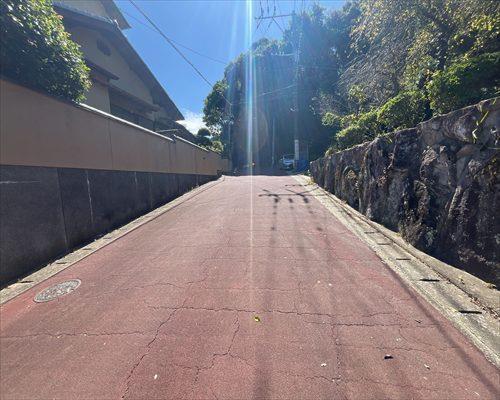 西側前面道路（北→南）