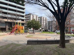 北側道路対向地の筥松北公園