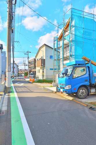 【現地前面道路2024年9月撮影】