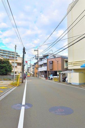 【現地前面道路2024年11月撮影】