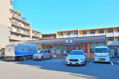 セブンイレブン狛江西野川4丁目店370ｍ