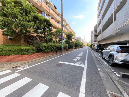 【現地前面道路2025年9月撮影】