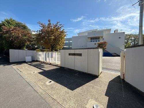 狛江市立狛江第一中学校まで300ｍ